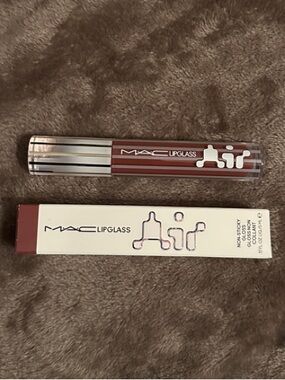 AUTHENTIC MAC Lipglass in Aesthetic NIB